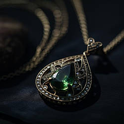 Кулони-амулети: захист та енергетика срібних прикрас