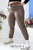 Жіночі брюки зі штучної еко шкіри в спортивному стилі з талією і манжетами на резинці з 48 по 54 розмір, фото 3