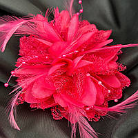 Брошь-резинка цветок с перьями 9 см, ткань - розовый