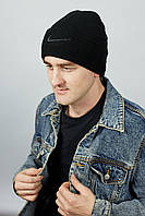 Чоловіча шапка на зиму універсальна чорного кольору Nike Найк