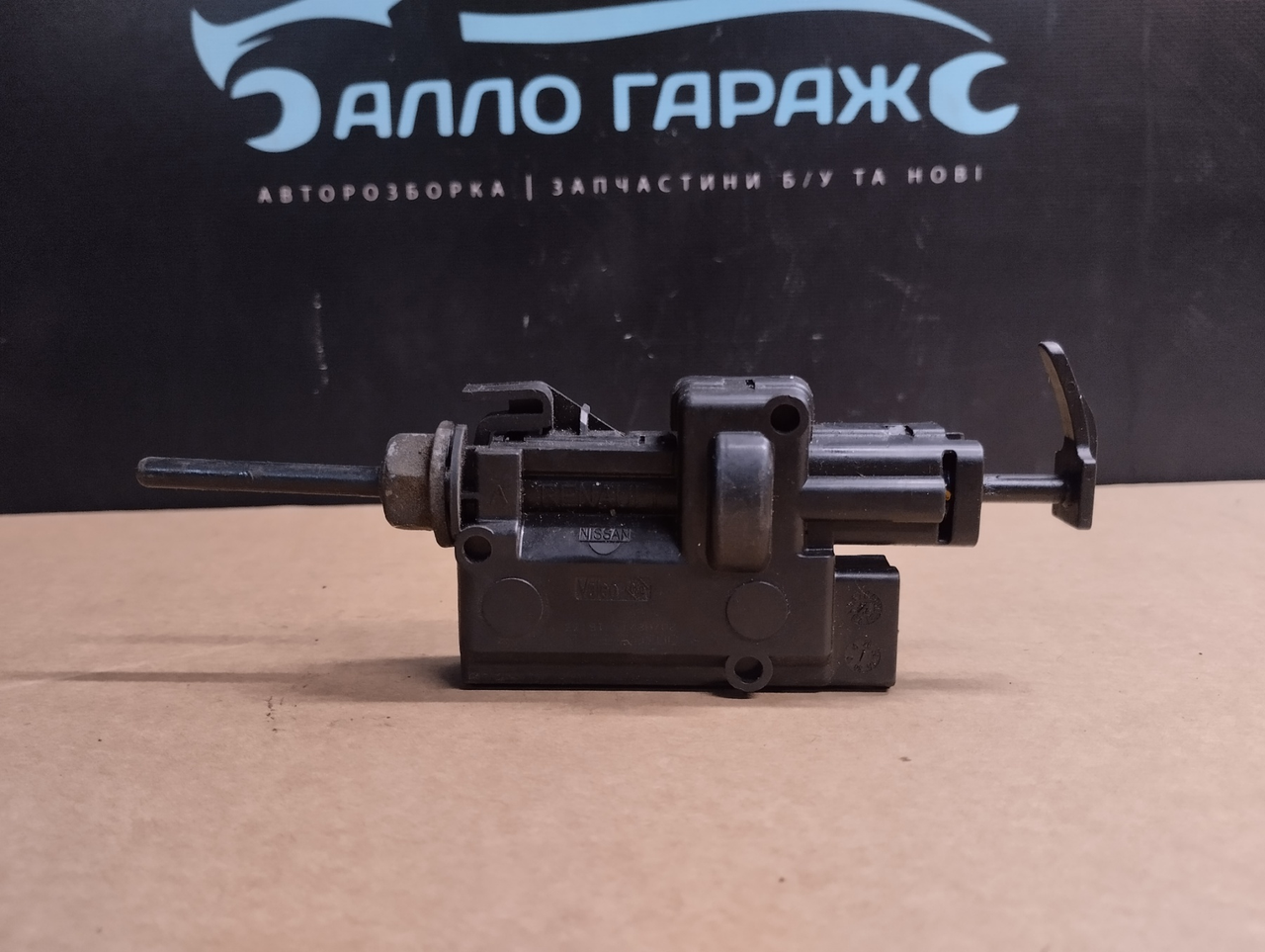 8200305732 Замок лючка кришки бака 2009-2015 Renault Megane III Laguna III Рено Меган 3 Б-у, фото 1