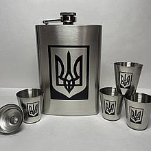 Подарунковий набір для чоловіків Фляга з гербом України, чотири стаканчики та лійка