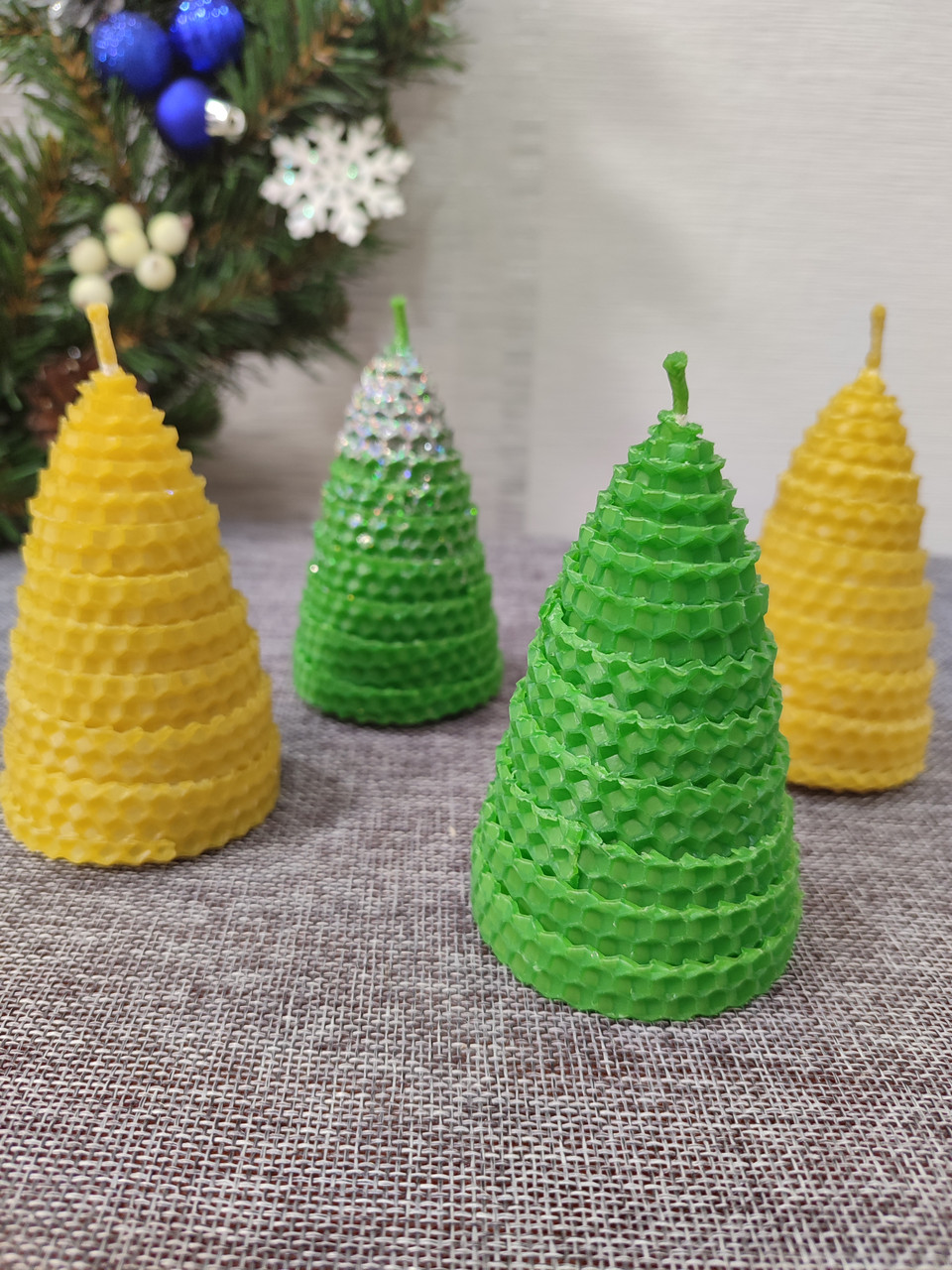 Новорічна свічка із вощини "Ялинка", 9*6см, фото 1