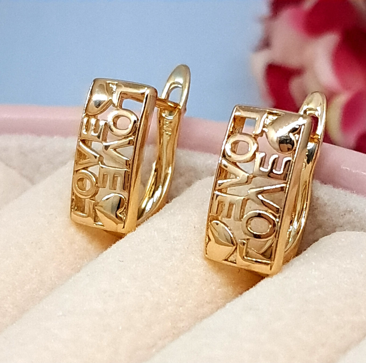 Сережки Love з медичного золота англійська застібка 3037
