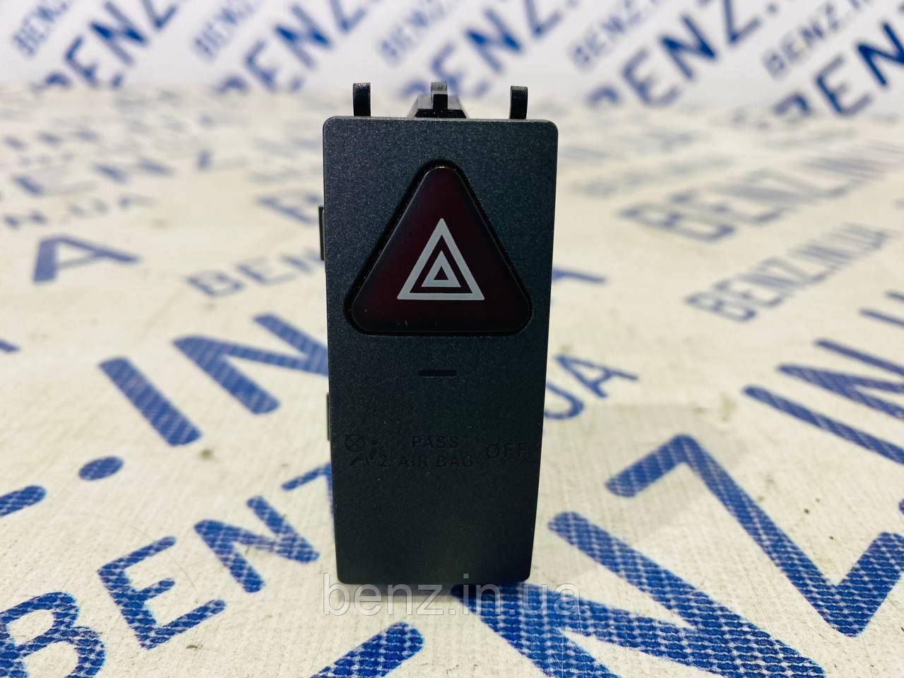 Кнопка аварійної сигналізації Mercedes S204 A2048701058, фото 1