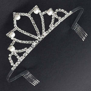 Діадема корона срібляста на металевому тонкому обідку з гребінцями з перлами та стразами висота 5 см