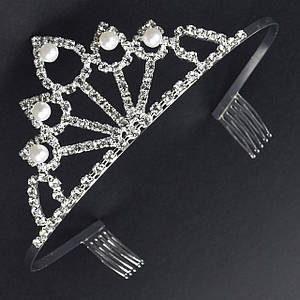 Діадема корона срібляста на металевому тонкому обідку з гребінцями з перлами та кристалами висота 5 см