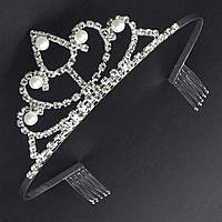 Діадема корона срібляста на тонкому металевому обідку з гребінцями з перлинами та фіанітами висота 5 см