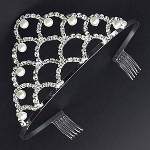 Діадема корона срібляста на металевому тонкому обідку з гребінцями з перлами та кристалами висота 6 см