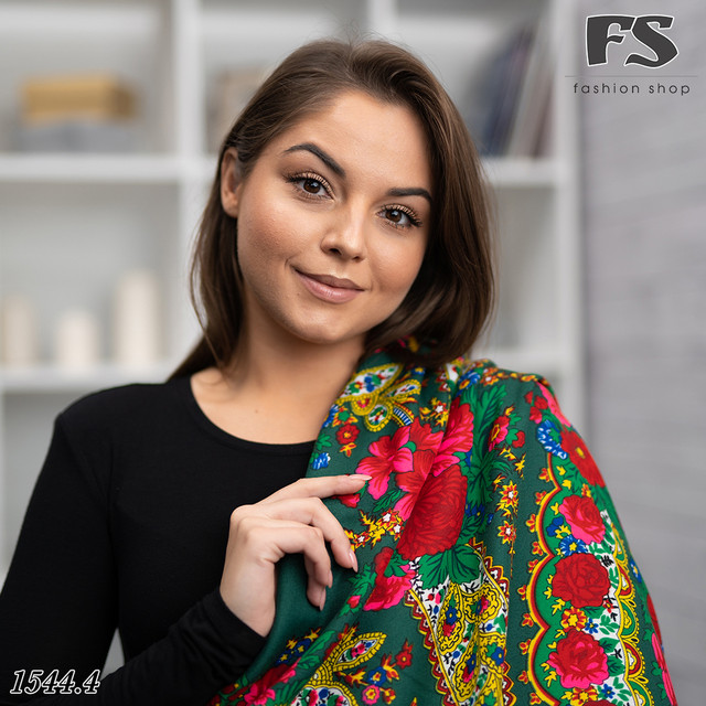 сучасна різдвяна українська хустина