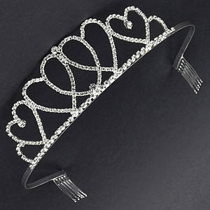 Діадема корона срібляста на металевому тонкому обідку з гребінцями серця з білими стразами висота 4 см