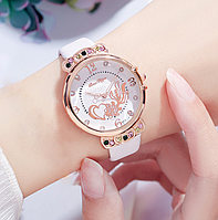 Женские наручные часы с ремешком из экокожи и циферблатом украшены цветными камешками и рисунком Белый