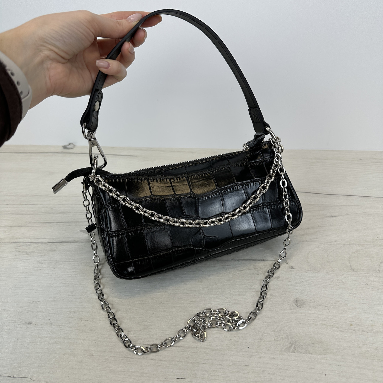Стильна сумка багет з ланцюжками фактура крокодил С60-1915 Чорна, фото 1