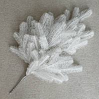 Декоративная искусственная хвоя литая еловая ветка Lux 60 см белая