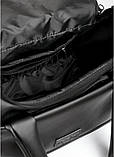 Невелика жіноча спортивна сумка чорна з екошкіри з двома ручками і довгим ремінцем через плече, фото 10
