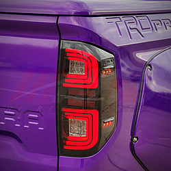 Ліхтарі Toyota Tundra (14-20) тюнінг led оптика (темна, жовтий поворот)