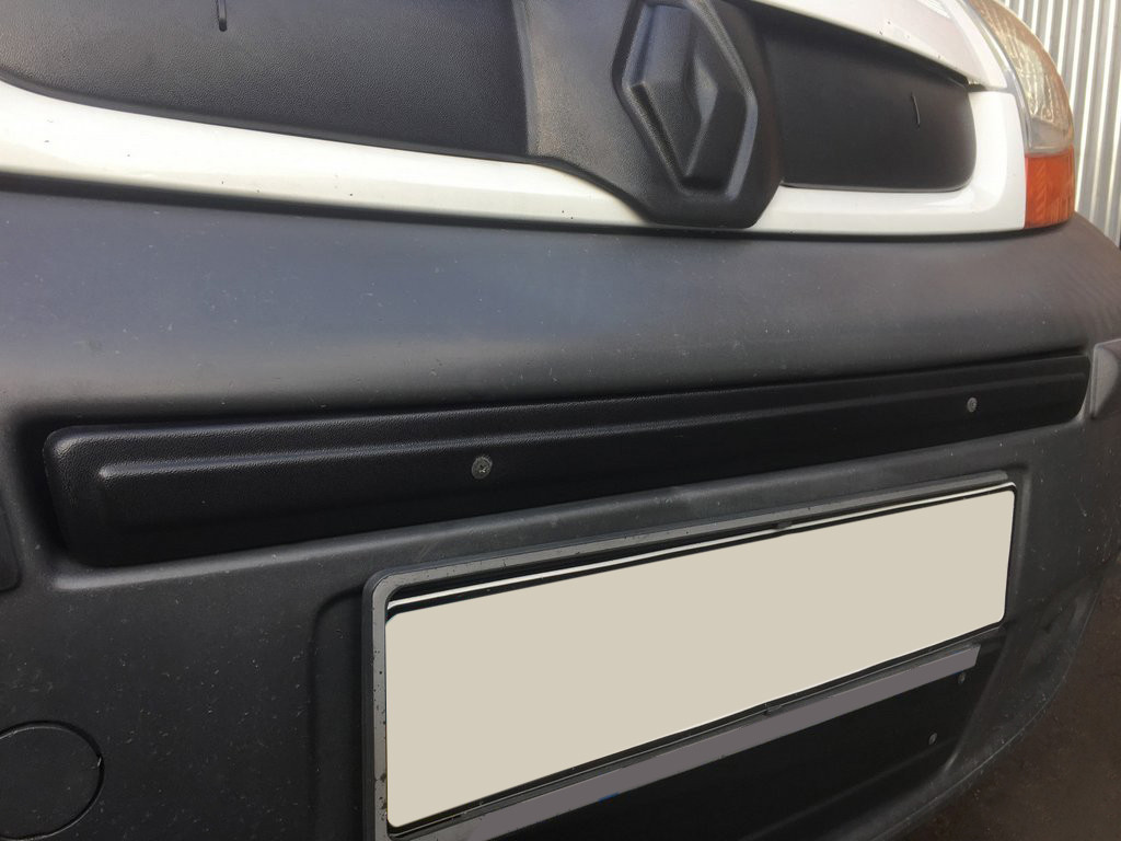 Середня накладка зимова (зверху номера) Матова, 2001-2007 для Opel Vivaro рр від VLF комп., фото 1
