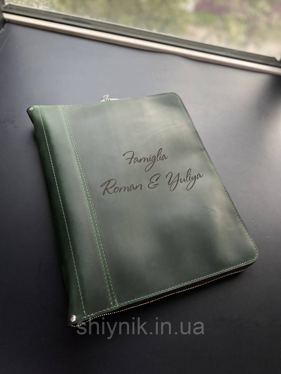 Шкіряна папка для сімейних документів FAMILY FOLDER зелена