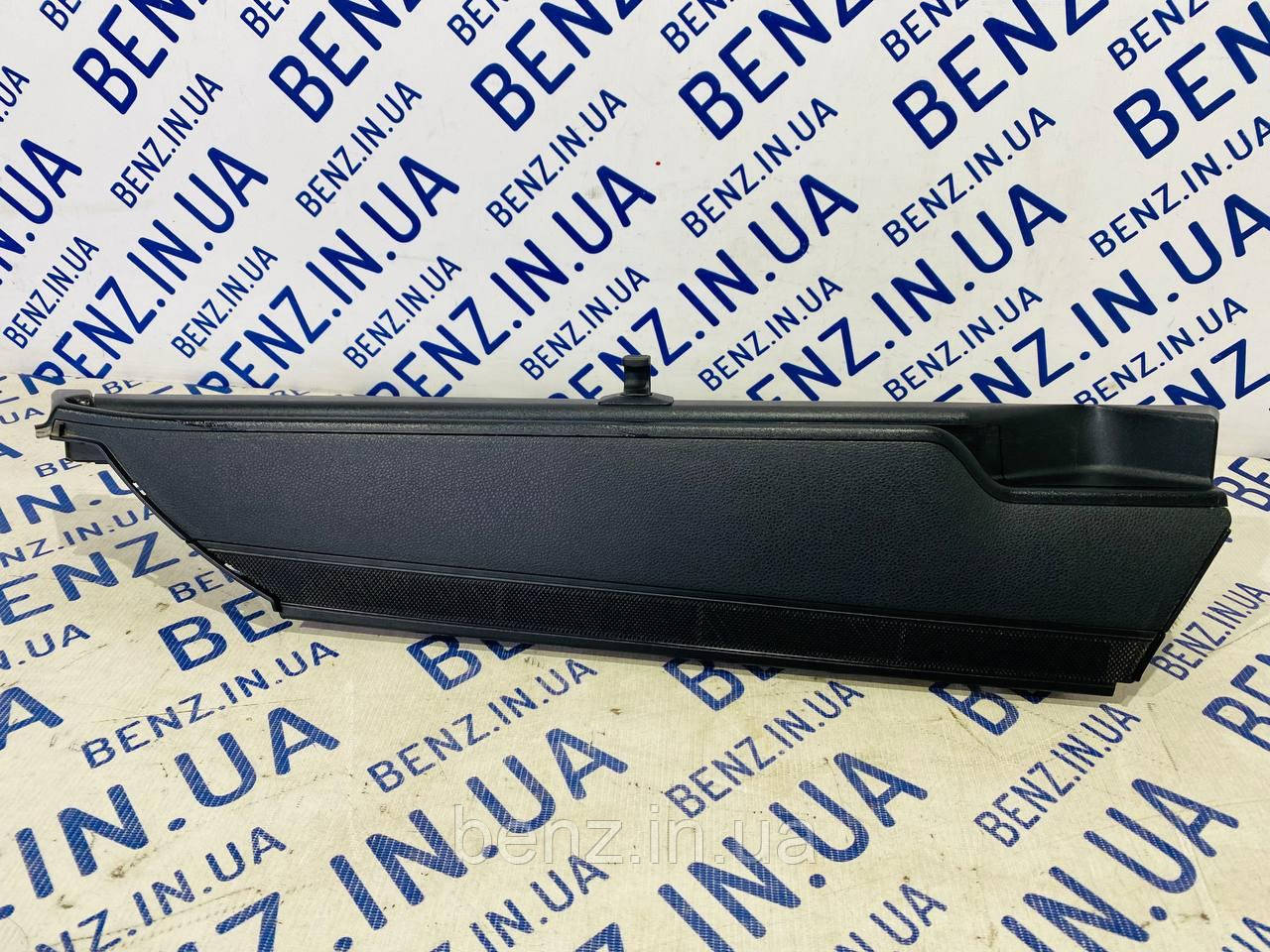 Направляюча шторки багажника праворуч Mercedes S204 A2046903425