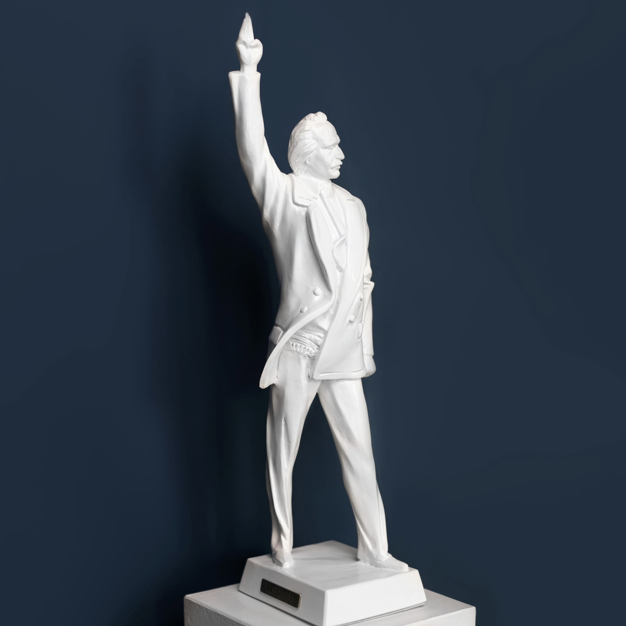 Біла гіпсова статуетка В’ячеслава Чорновола  40 см