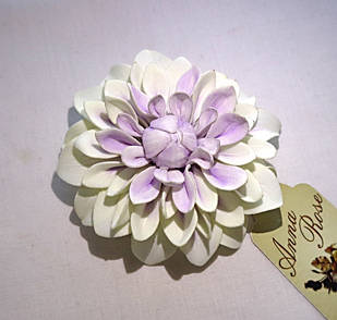 Шпилька брошка квітка з фоамірану ручної роботи "Молочна Жоржина"
