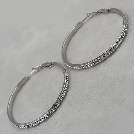 Серьги кольца серебристого цвета Fashion Jewerly со стразами застёжка булавка диаметр 5 см, фото 1