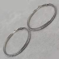 Серьги кольца серебристого цвета Fashion Jewerly со стразами застёжка булавка диаметр 5 см