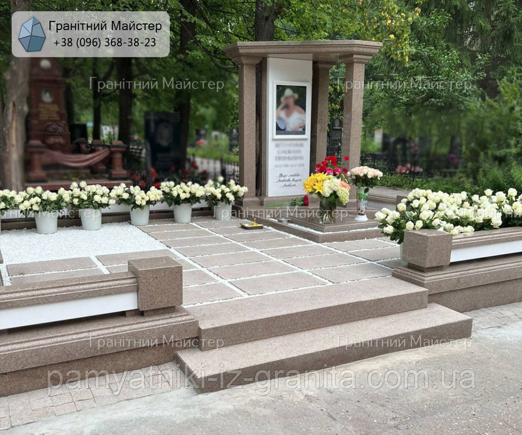 Памятник жінці № 1600