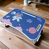 Детский раскладной столик подставка для планшета и ноутбука 40х60 Ведмідь-космонавт