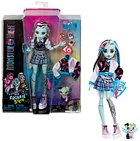 Базовая кукла Монстер Хай Фрэнки Штейн с аксессуарами питомцем Monster High Frankie Stein G3 HHK53