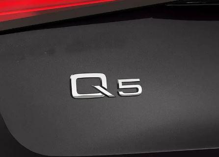 Шильдик емблема напис на багажник AUDI Q5 колір хром