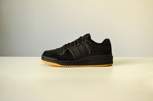 Adidas forum black deals