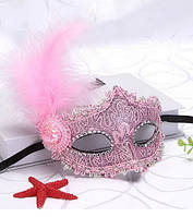 Маска карнавальная с пером розовая женская