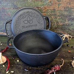 Казанок чавунний об'ємом 6 л із кришкою-сковородою "Наша майстерня, Maysternya"