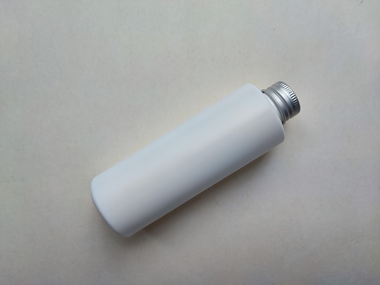 150 мл/24мм ПП білий ЦИЛІНДР флакон з кришкою металевою срібною 24мм, закруткою, пластмасовий