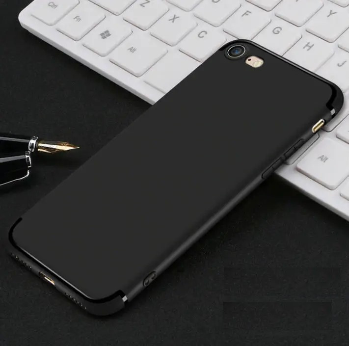 Тонкий матовий чохол для iPhone 7 8  чорний силіконовий
