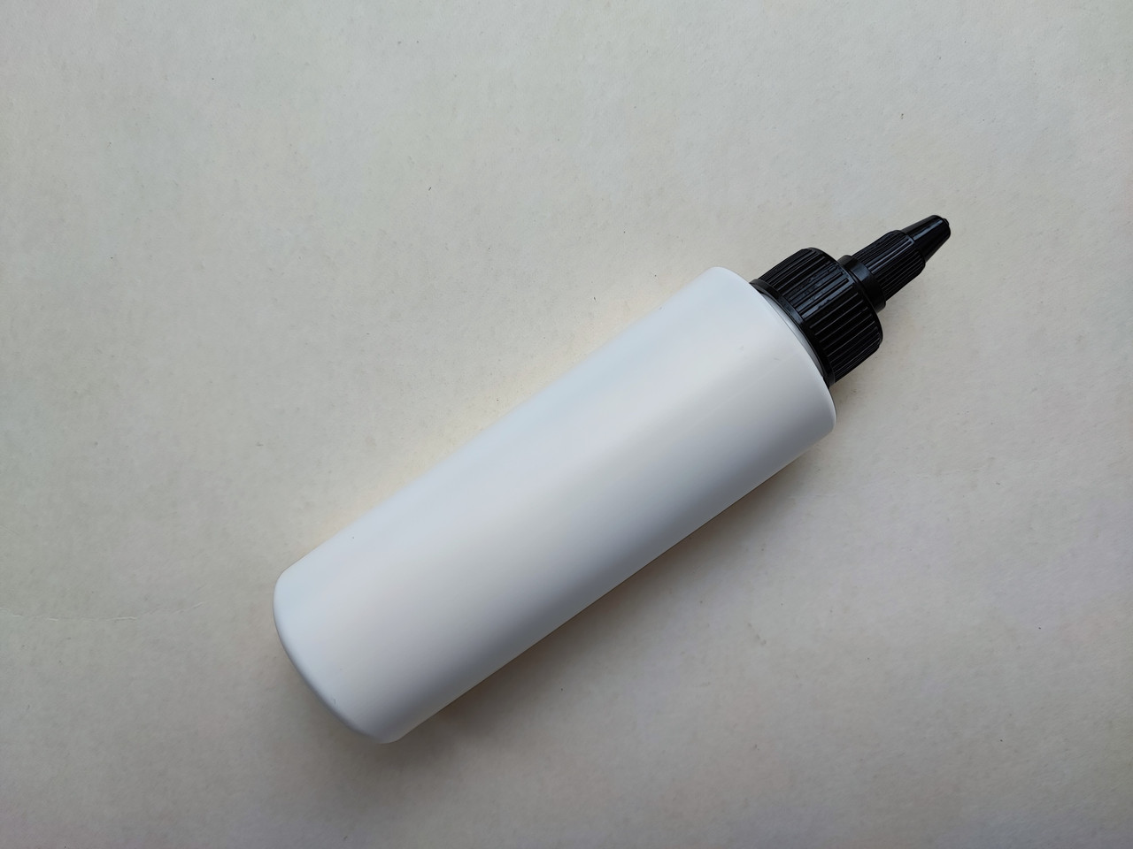 150 мл/24мм HDPE білий ЦИЛІНДР флакон з чорним КОРОТКИМ носиком 24 мм, пляшка пластикова, пластмасова, баночка