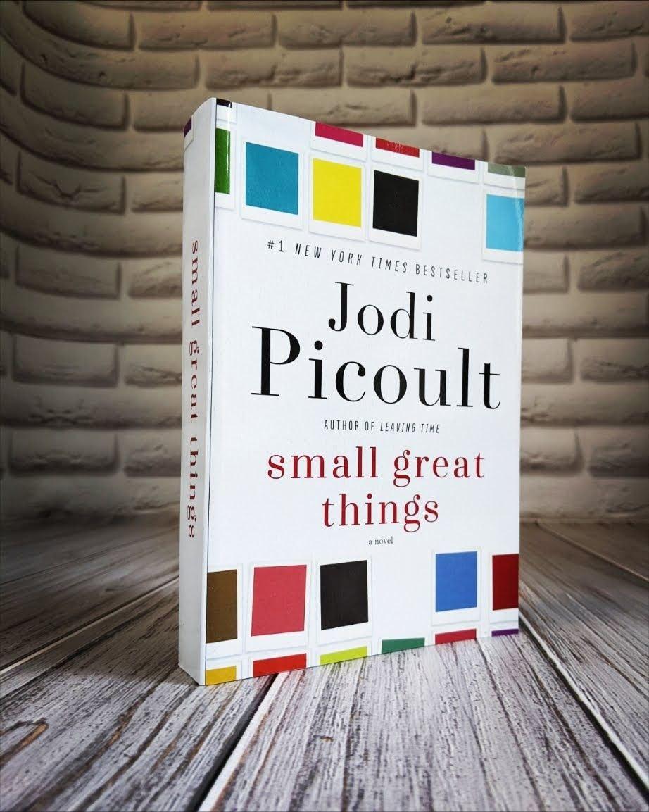 Книга "Small Great Things" (Малі великі справи), англійською мовою Джоді Піколт