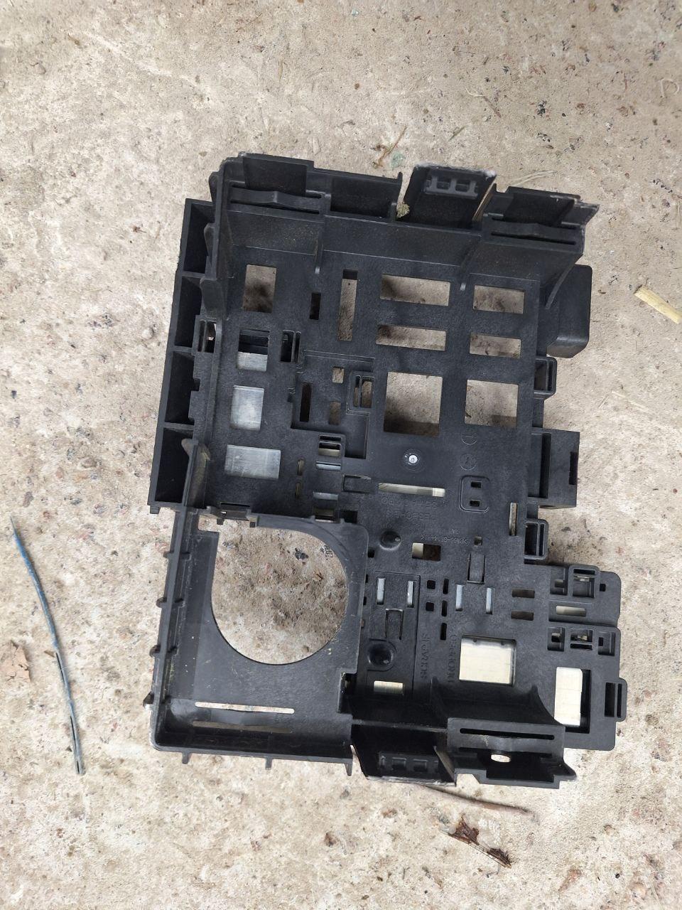 Майданчик клем акумулятора Ford Explorer 3.3 2020 б/у оригінал, фото 1