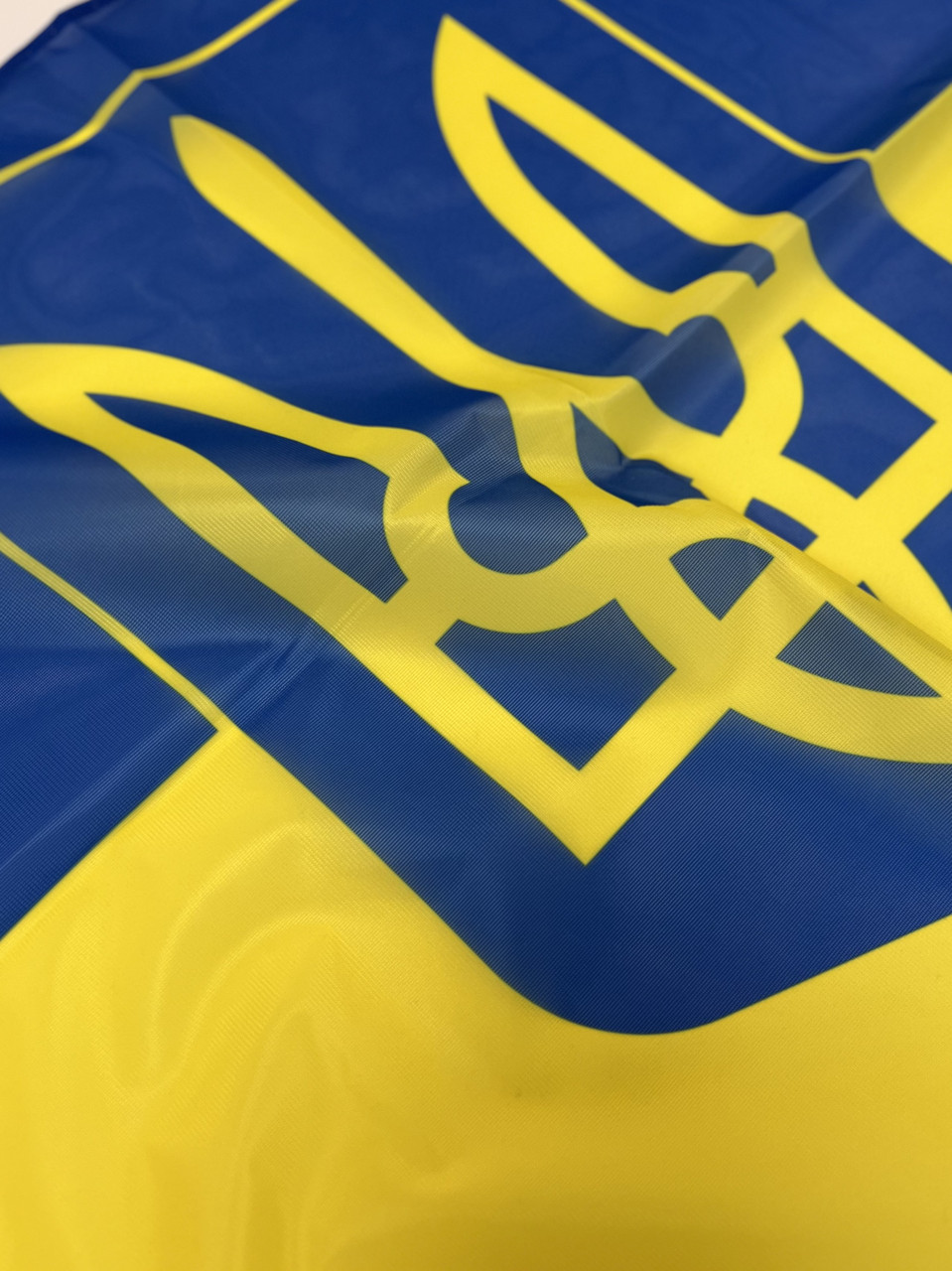 Прапор України жовто-блакитний з гербом (тризубом) 63*83