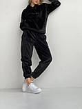 Чорний теплий жіночий спортивний костюм із капюшоном із двостороннього велюру, фото 4