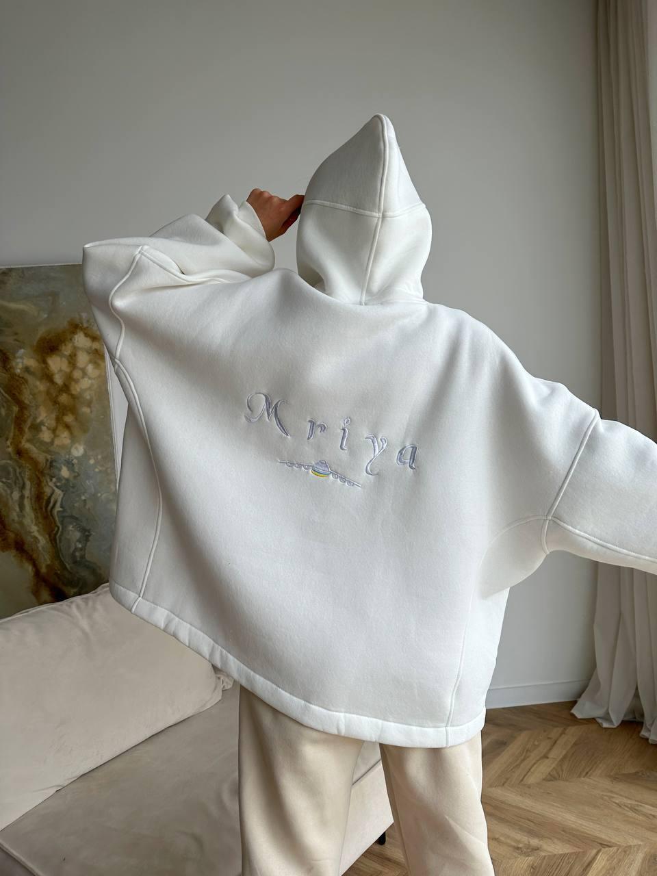 Біле тепле жіноче худі Oversize з турецького футеру з вишивкою Mriya