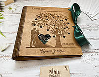 Фотоальбом у дерев'яній обкладинці з гравіюванням "Love is - 5 років разом" на річницю (22х17 см) (дуб), фото 3