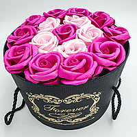 Набор мыла ручной работы из роз в шляпной коробке Розового цвета