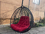 Крісло-кокон з ротанга, чорне з червоною подушкою, фото 3
