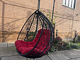 Крісло-кокон з ротанга, чорне з червоною подушкою, фото 4