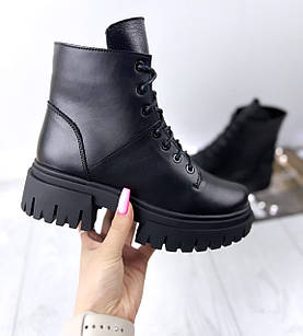 Чорні зимові черевики шкіряні жіночі невисокі стильні на шнурівці