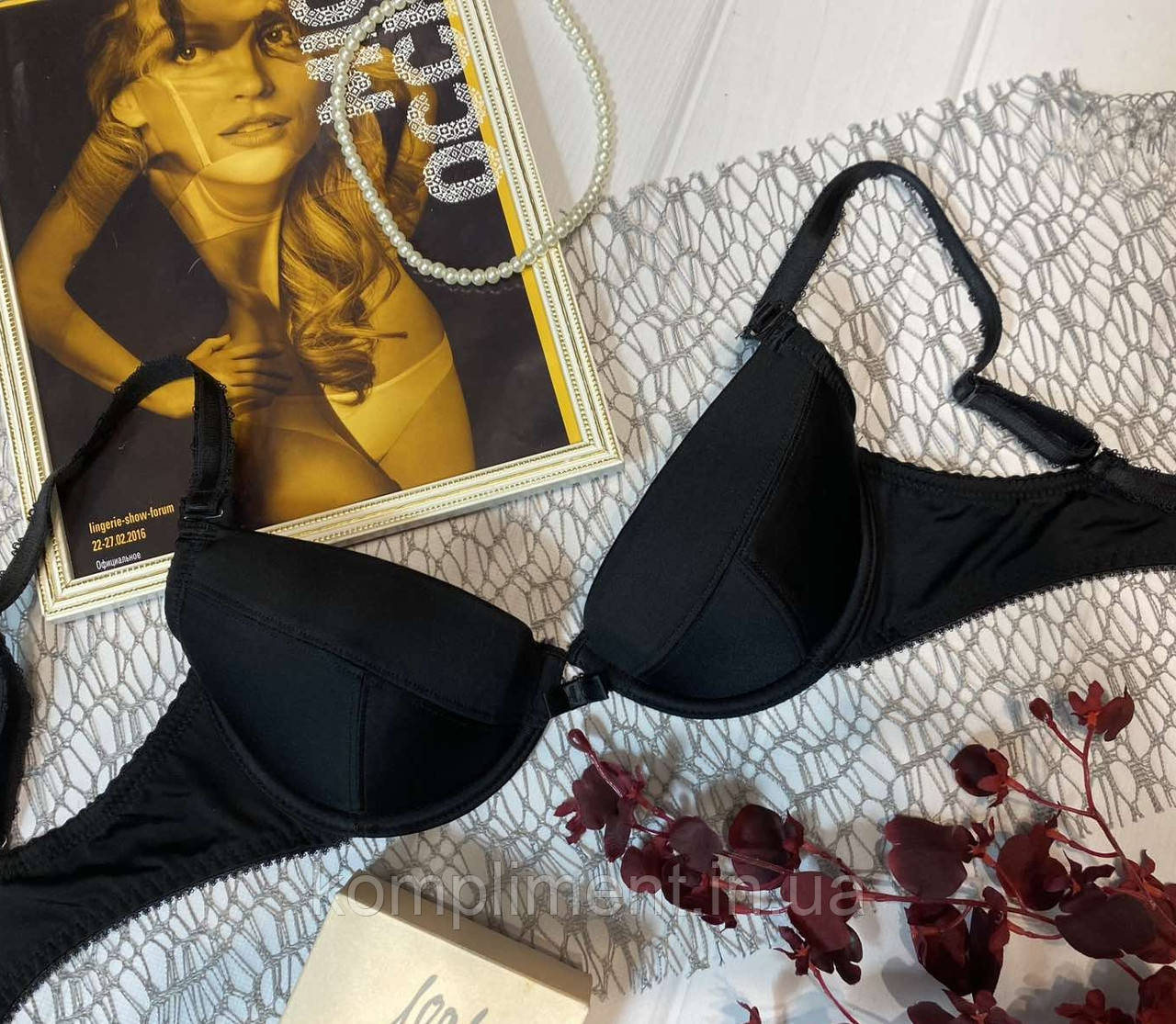 Гладкий бюстгальтер на тонкому поролоні зі вставними подушечками від Алюр., фото 1