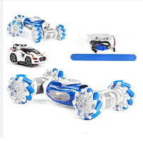 Дитячий трюковий всюдихід машинка-перевертиш UD2195A на радіокеруванні та браслетом на руці.