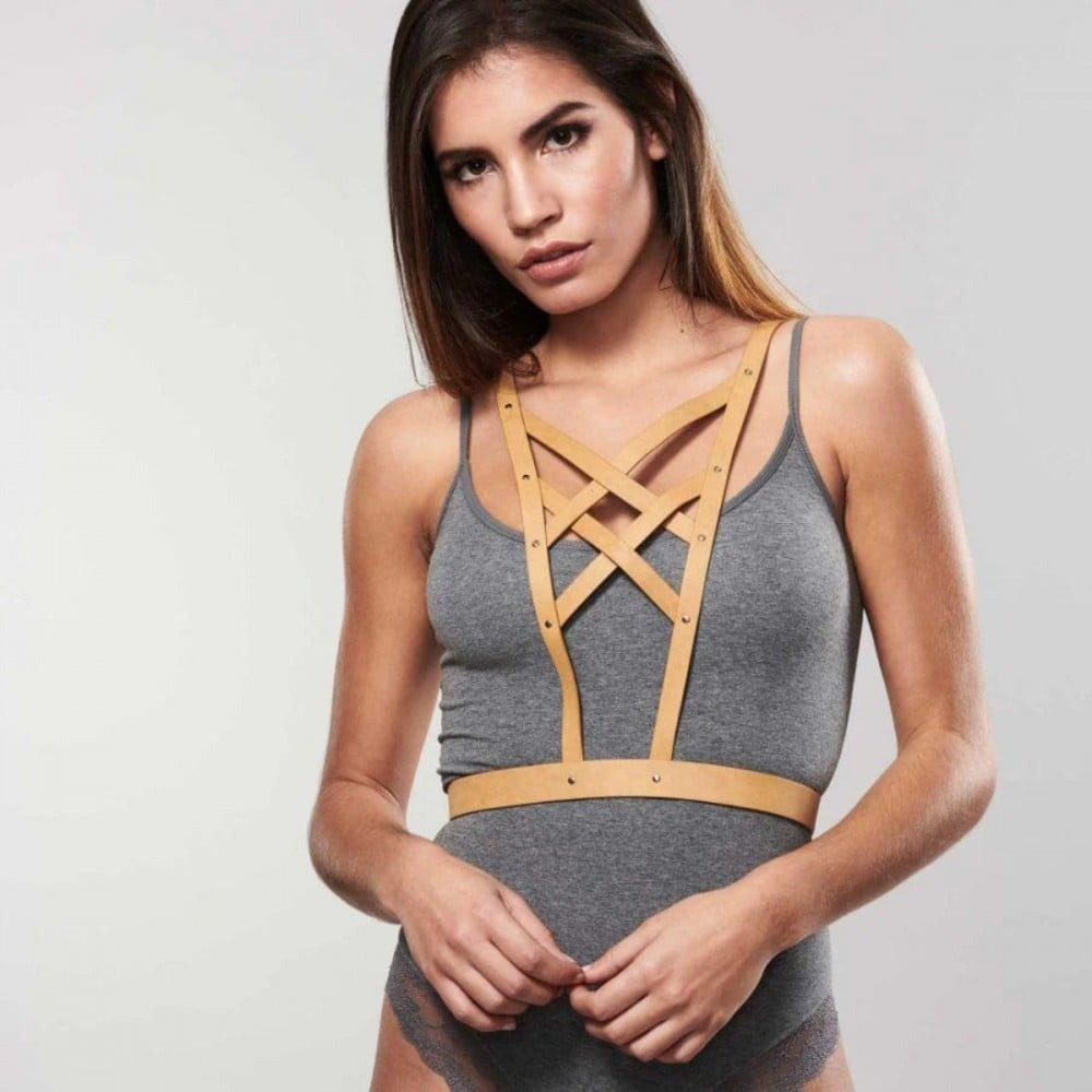 Портупея з перехресним плетінням на грудях MAZE Bijoux Indiscrets бежева